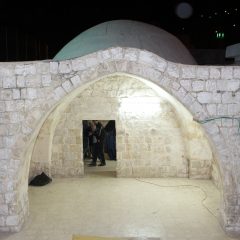 תפילה יהודית בקבר יוסף – הרב מאור פריזאט